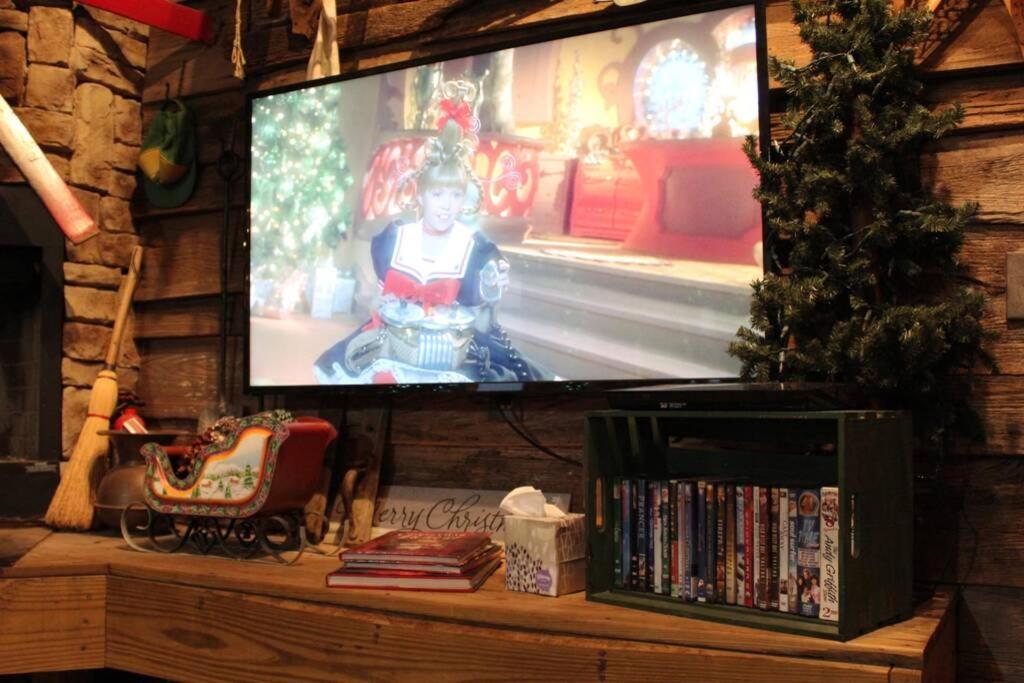 Rural Life On A Real Christmas Tree Farm! Hallmark Experience! Ozark Екстериор снимка