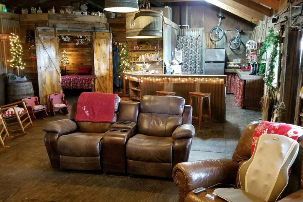 Rural Life On A Real Christmas Tree Farm! Hallmark Experience! Ozark Екстериор снимка