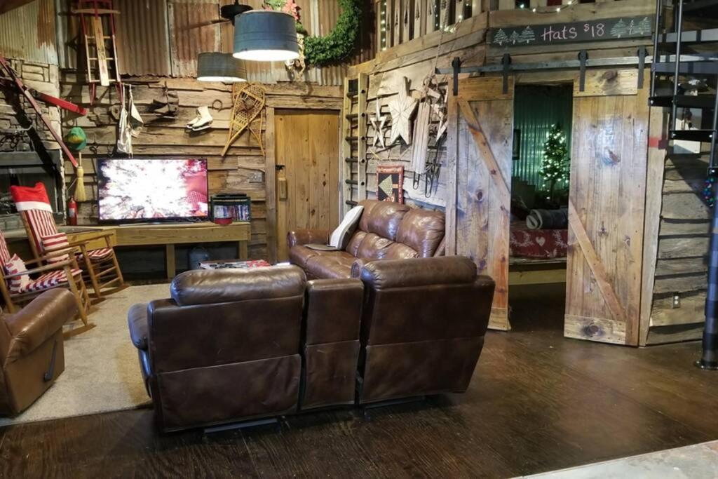 Rural Life On A Real Christmas Tree Farm! Hallmark Experience! Ozark Екстериор снимка