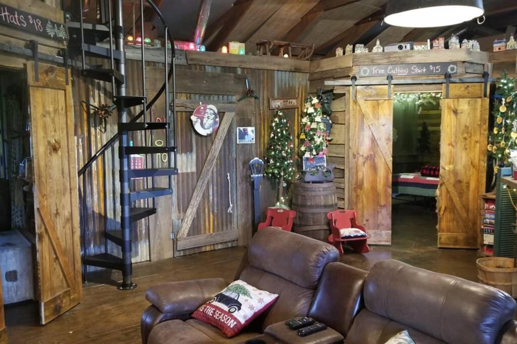 Rural Life On A Real Christmas Tree Farm! Hallmark Experience! Ozark Екстериор снимка