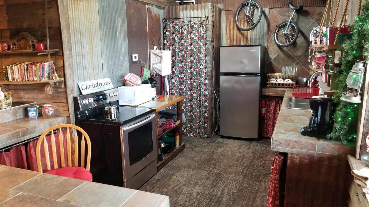 Rural Life On A Real Christmas Tree Farm! Hallmark Experience! Ozark Екстериор снимка