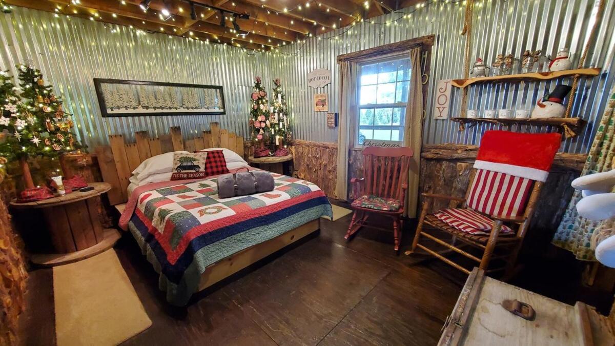 Rural Life On A Real Christmas Tree Farm! Hallmark Experience! Ozark Екстериор снимка