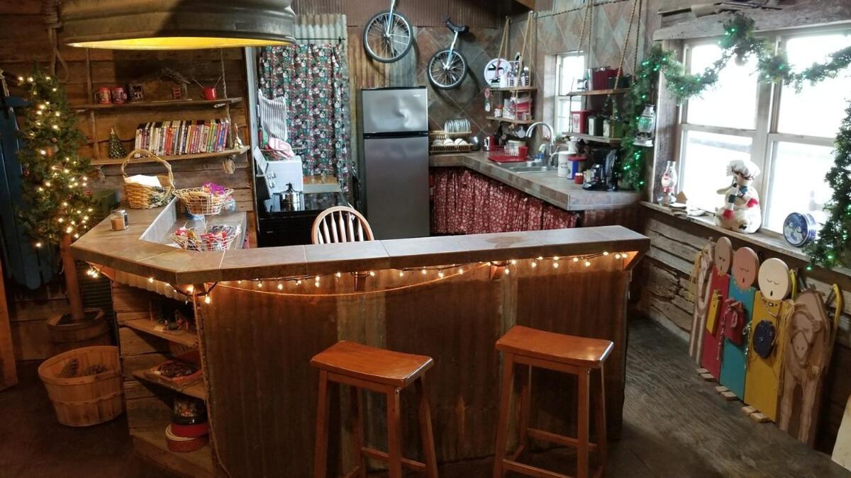 Rural Life On A Real Christmas Tree Farm! Hallmark Experience! Ozark Екстериор снимка