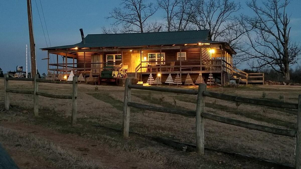 Rural Life On A Real Christmas Tree Farm! Hallmark Experience! Ozark Екстериор снимка