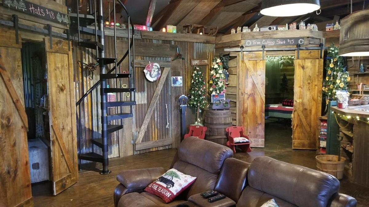 Rural Life On A Real Christmas Tree Farm! Hallmark Experience! Ozark Екстериор снимка