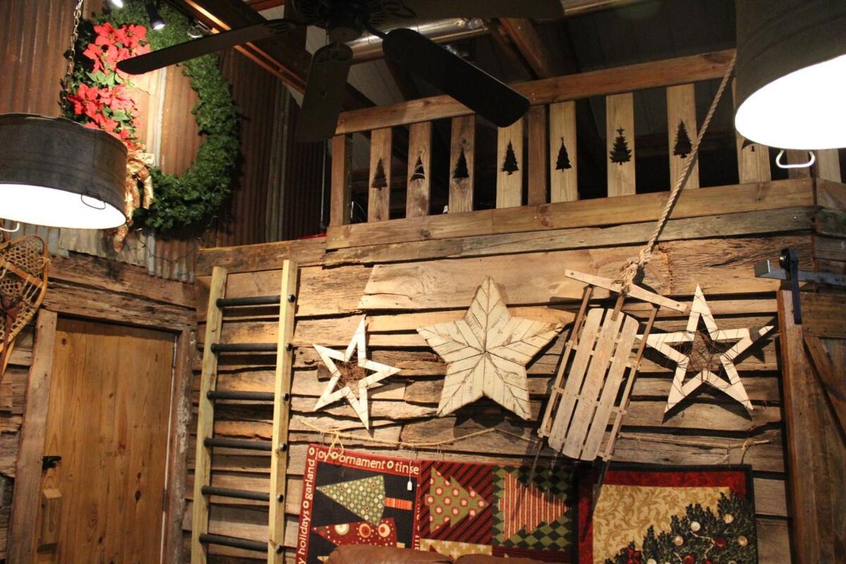 Rural Life On A Real Christmas Tree Farm! Hallmark Experience! Ozark Екстериор снимка