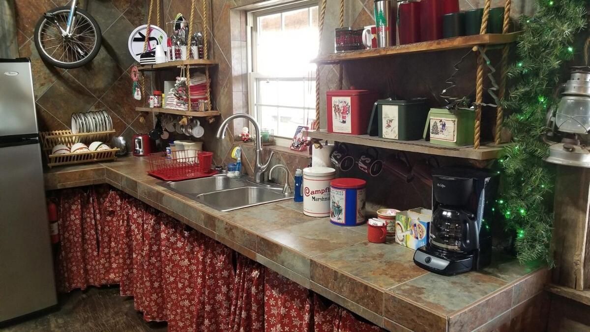 Rural Life On A Real Christmas Tree Farm! Hallmark Experience! Ozark Екстериор снимка