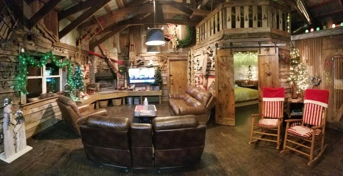 Rural Life On A Real Christmas Tree Farm! Hallmark Experience! Ozark Екстериор снимка