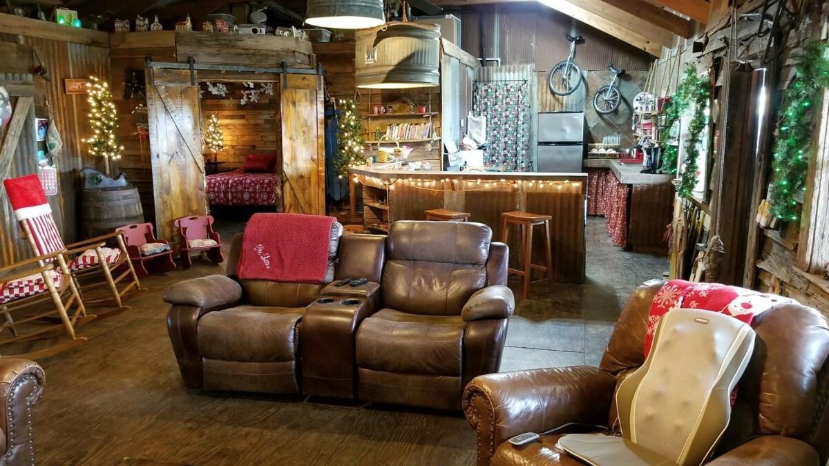 Rural Life On A Real Christmas Tree Farm! Hallmark Experience! Ozark Екстериор снимка