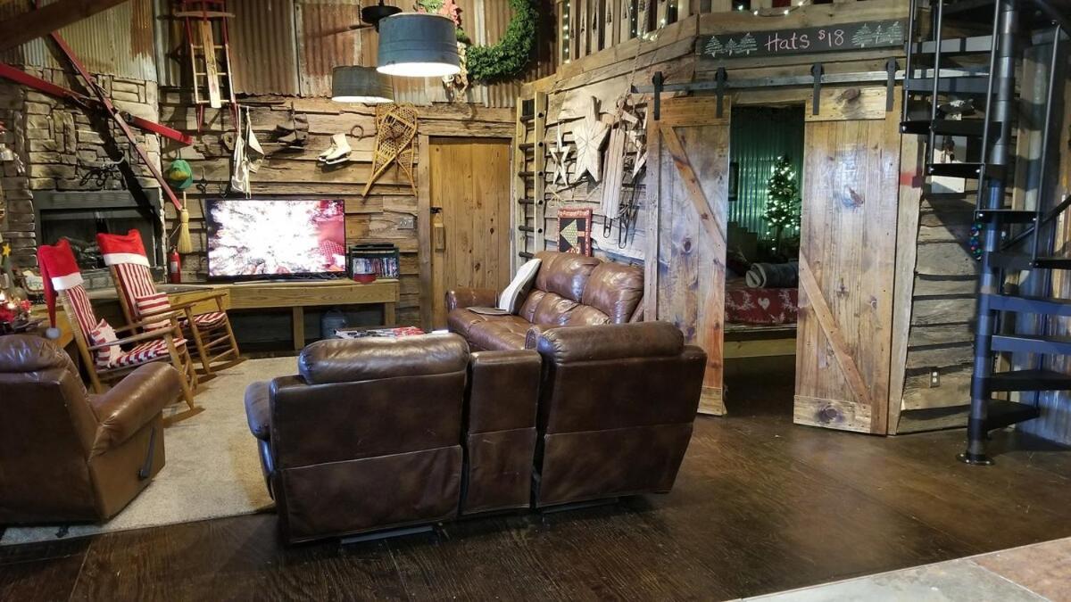 Rural Life On A Real Christmas Tree Farm! Hallmark Experience! Ozark Екстериор снимка